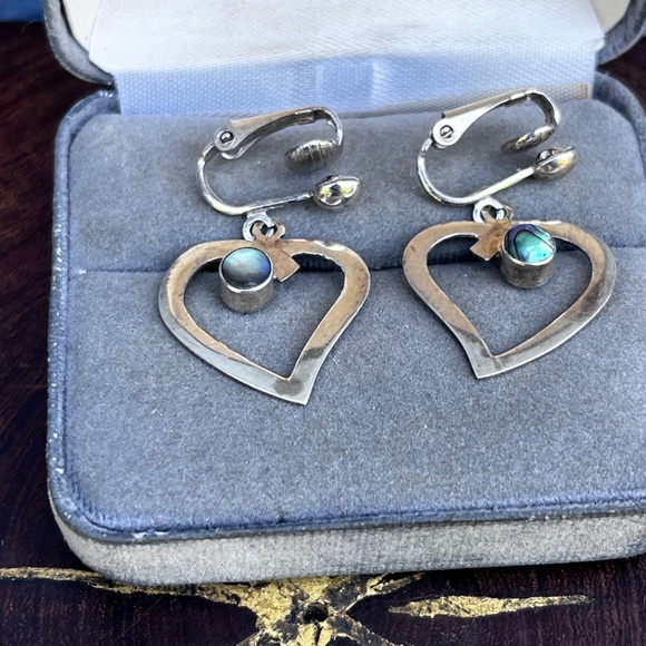 Vintage Sterling Silver Heart Dangle Clip on earrings with abalone - Picture 7 of 7